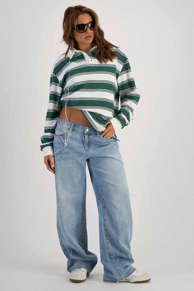 Melissa (She/Her) wears size S and is 169cm tall with 86cm chest and 66cm waist