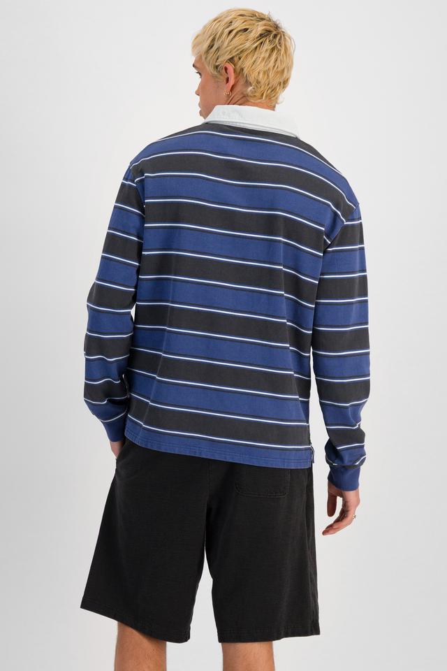 TOBIAS (He/Him) wears size M and is 187cm tall with 93cm chest and 78cm waist
