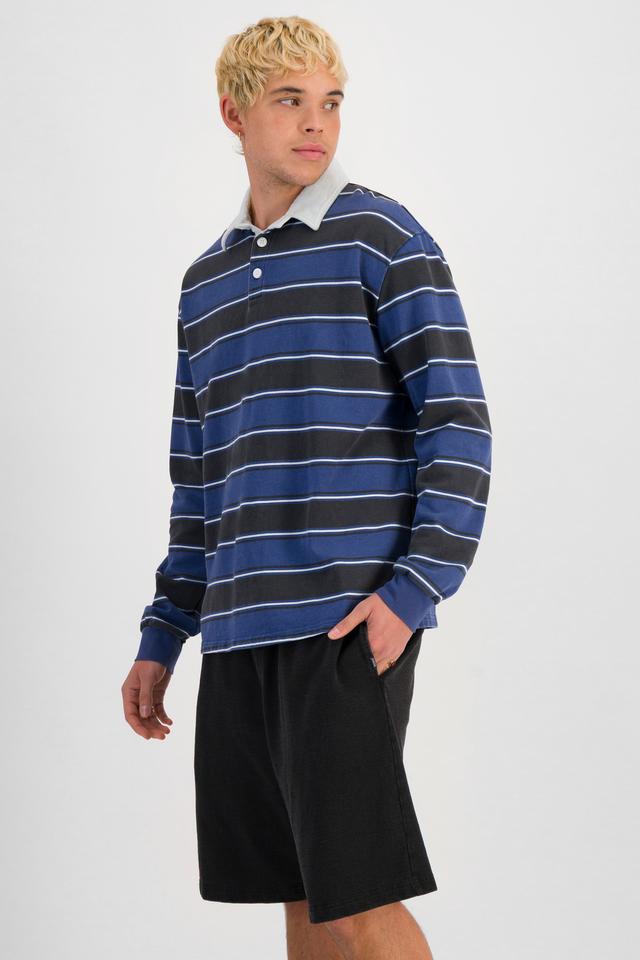 TOBIAS (He/Him) wears size M and is 187cm tall with 93cm chest and 78cm waist