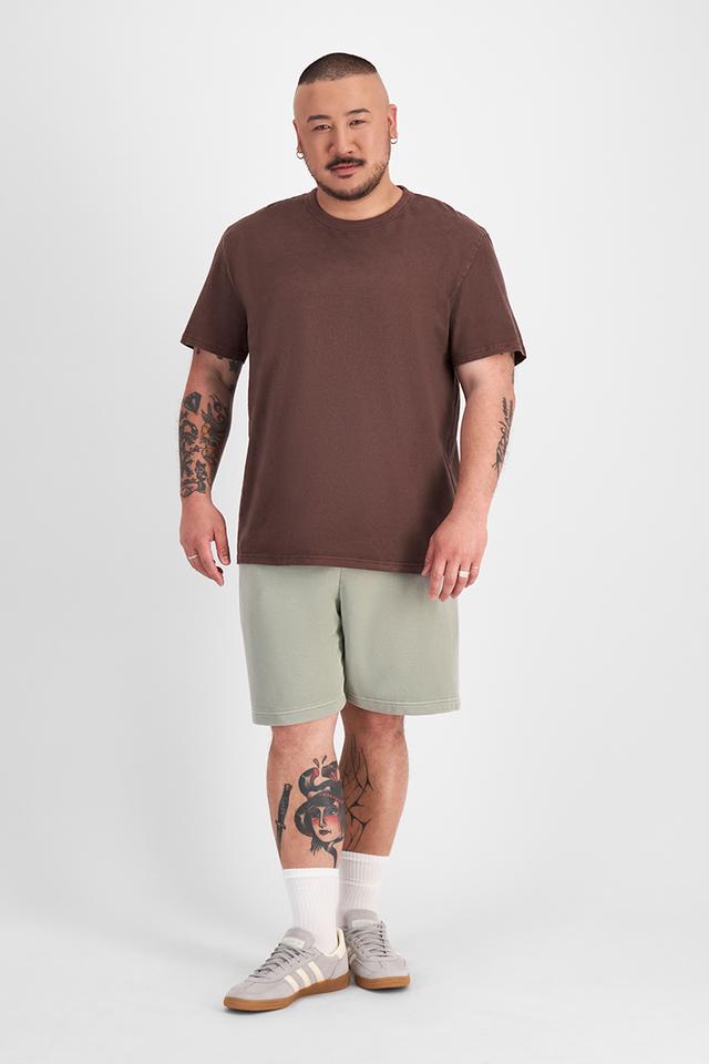 Mike (He/Him) wears size XL and is 180cm tall with 120cm chest and 96cm waist