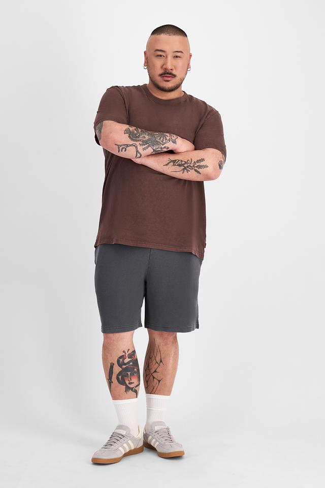Mike (He/Him) wears size XL and is 180cm tall with 120cm chest and 96cm waist