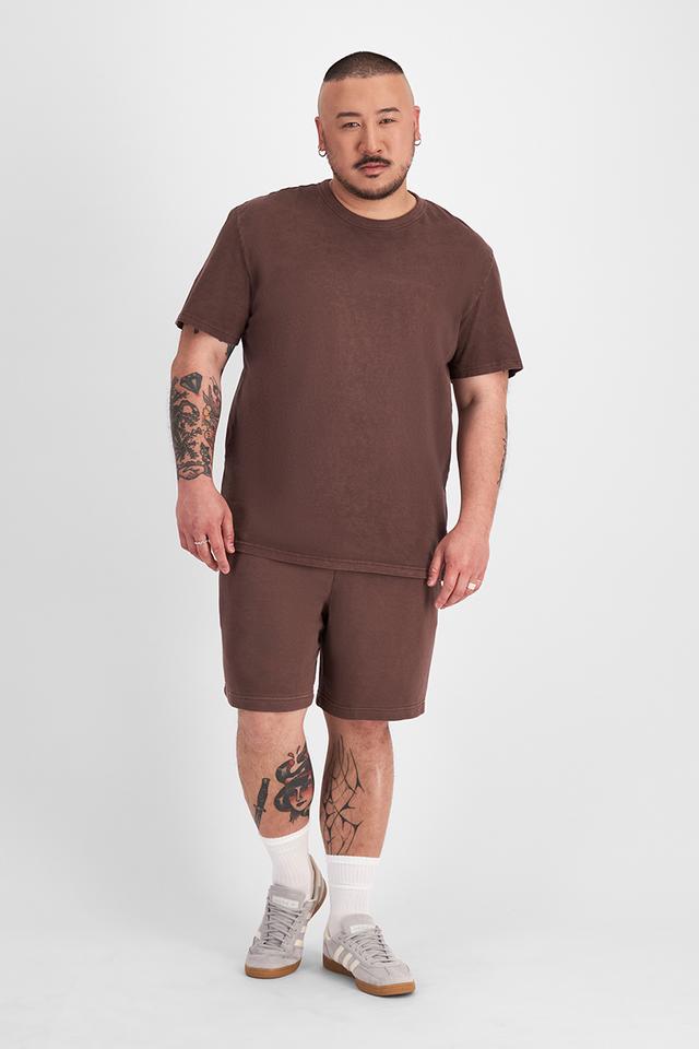 Mike (He/Him) wears size XL and is 180cm tall with 120cm chest and 96cm waist