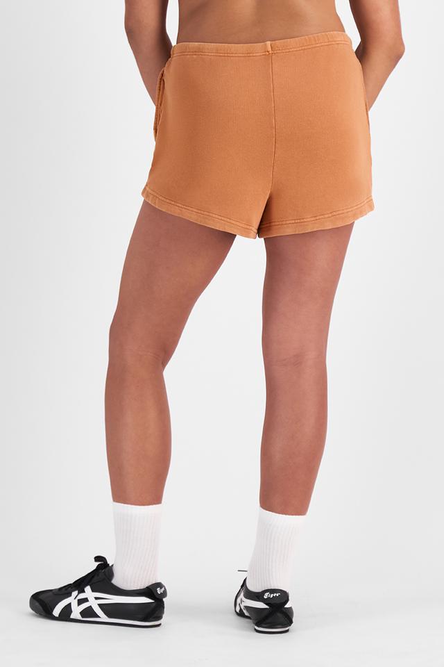 Leah (She/Her) wears size Large and is 185cm tall