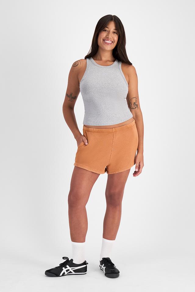 Leah (She/Her) wears size Large and is 185cm tall