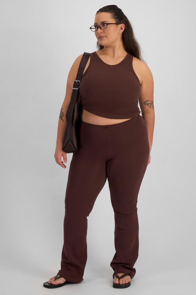 LANI (She/Her) wears size L and is 168cm tall with 115cm chest and 99cm waist