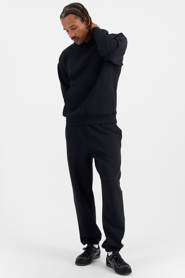 DREW (He/Him) wears size M and is 183cm tall with 97cm chest and 80cm waist