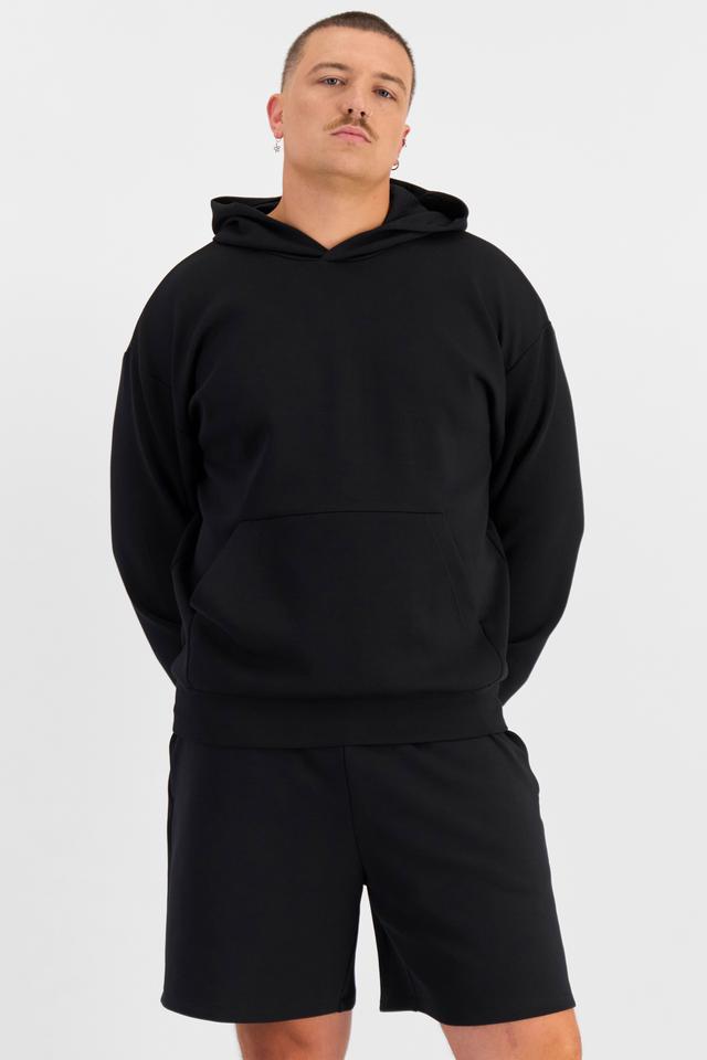Jake (He/Him) wears size XL and is 195cm tall with 115cm chest and 106cm waist
