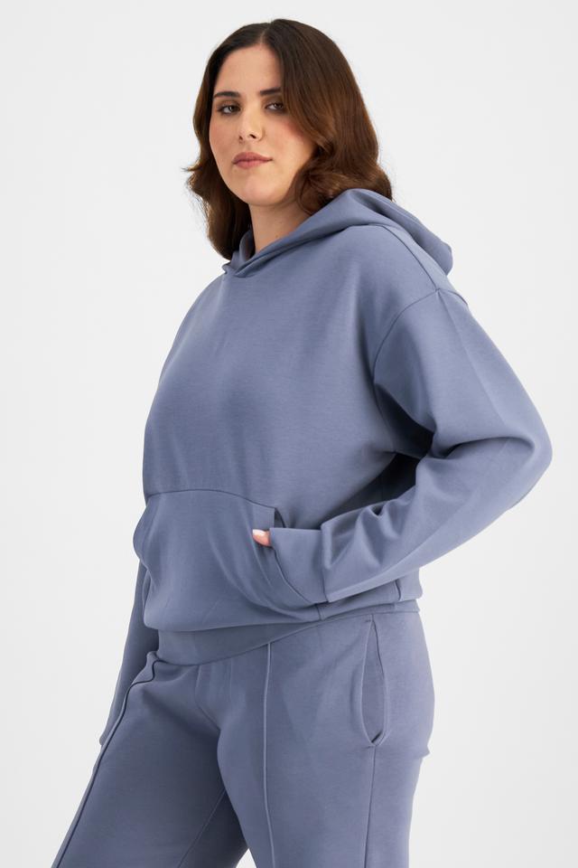 Bella (She/Her) wears size L and is 173cm tall with 95cm chest and 77cm waist