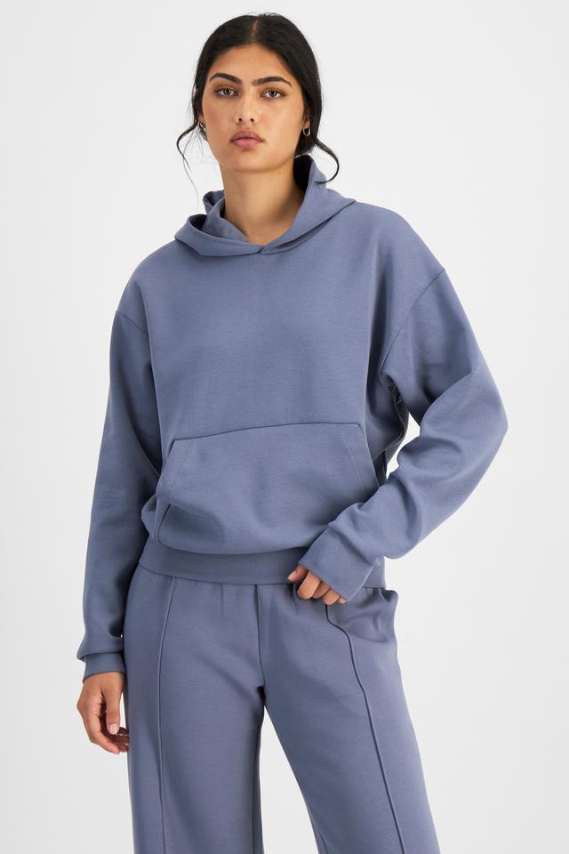 Tiana (She/Her) wears size S and is 176cm tall