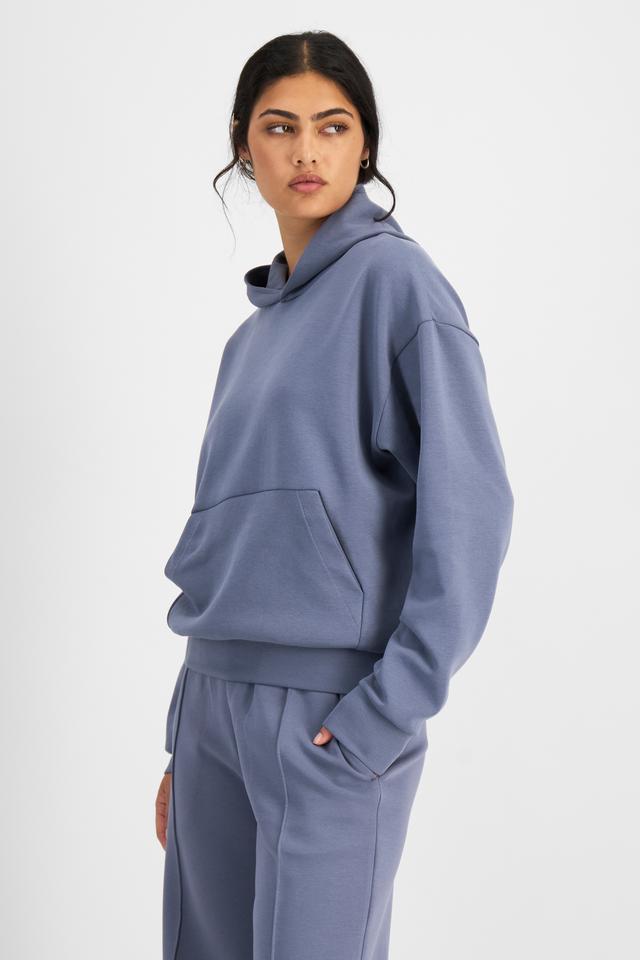 Tiana (She/Her) wears size S and is 176cm tall
