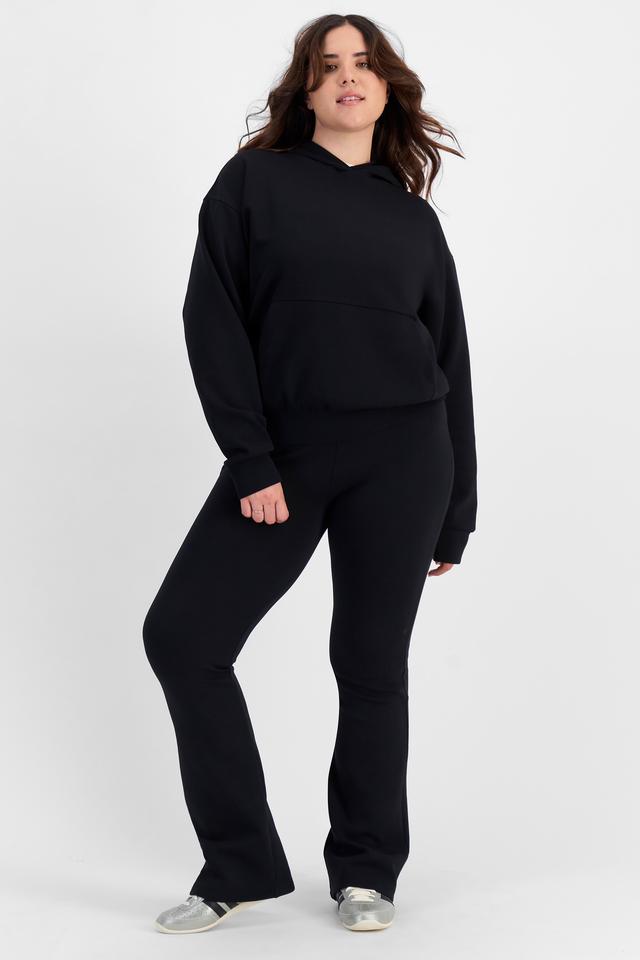 Bella (She/Her) wears size L and is 173cm tall with 95cm chest and 77cm waist