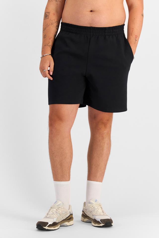 Jake (He/Him) wears size XL and is 195cm tall with 115cm chest and 106cm waist