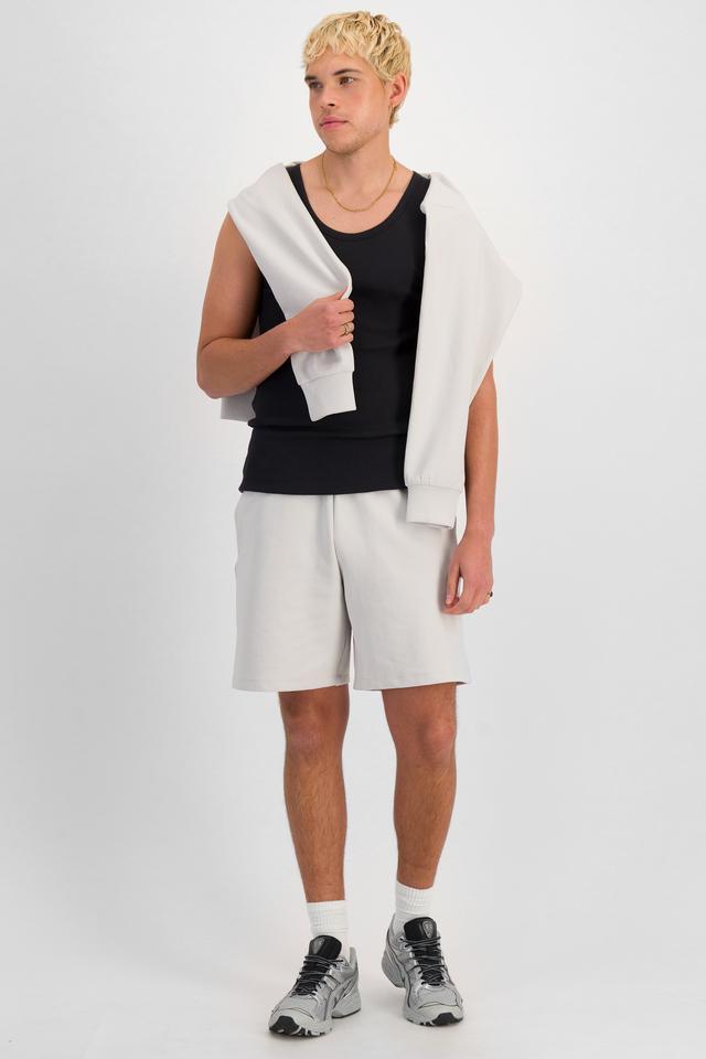 TOBIAS (He/Him) wears size M and is 187cm tall with 93cm chest and 78cm waist
