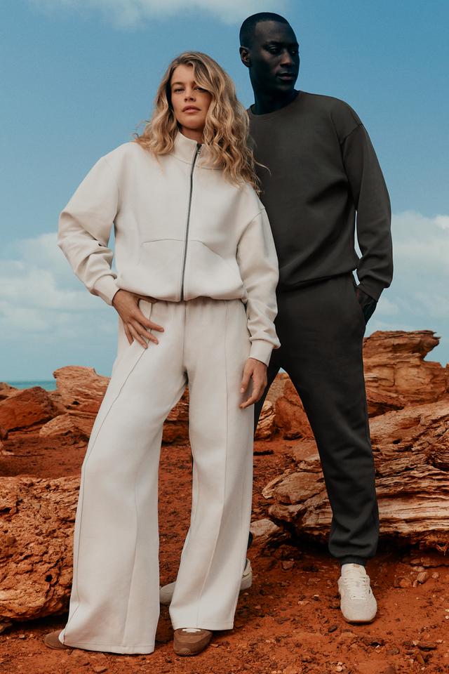 Tech Stretch Wide Leg Pant