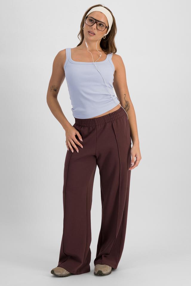 Melissa (She/Her) wears size S and is 169cm tall with 86cm chest and 66cm waist