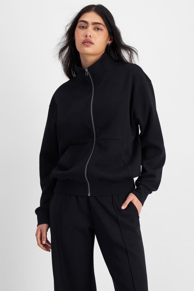 Tiana (She/Her) wears size S and is 176cm tall with cm chest and cm waist