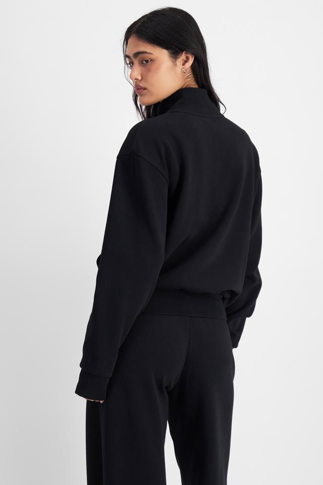 Tiana (She/Her) wears size S and is 176cm tall with cm chest and cm waist