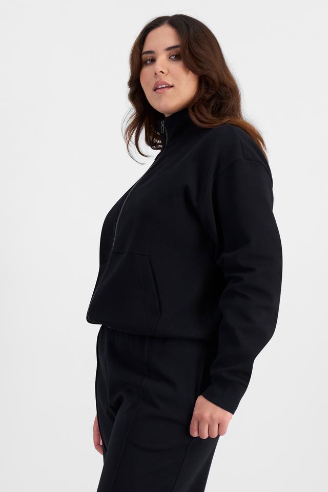 Bella (She/Her) wears size L and is 173cm tall with 95cm chest and 77cm waist