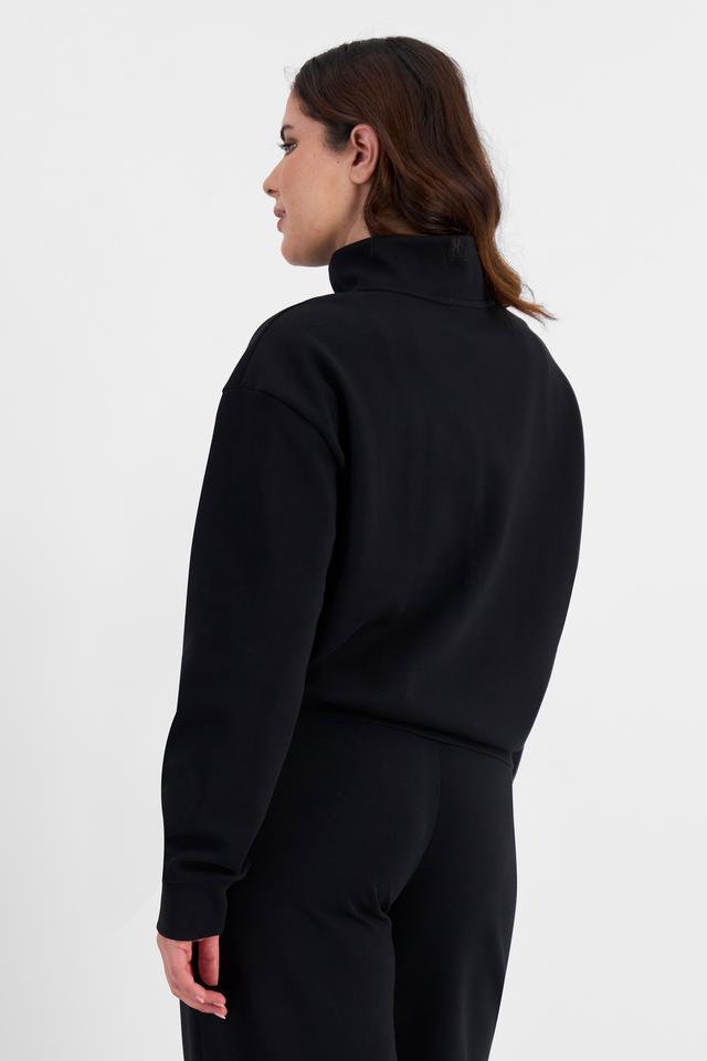 Bella (She/Her) wears size L and is 173cm tall with 95cm chest and 77cm waist