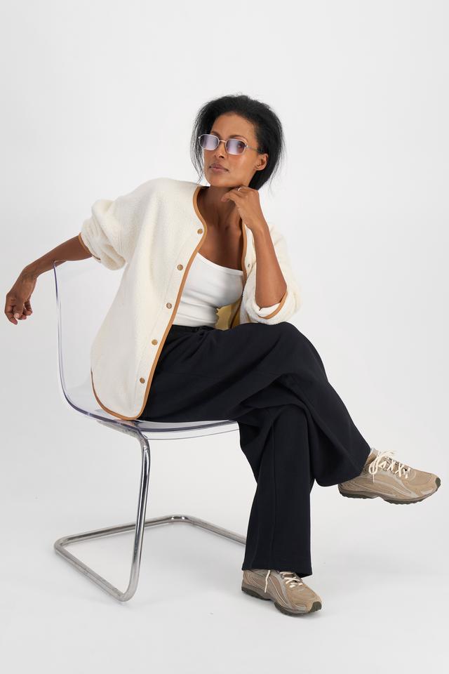 Senait (She/Her) wears size S and is 162cm tall with 79cm chest and 60cm waist