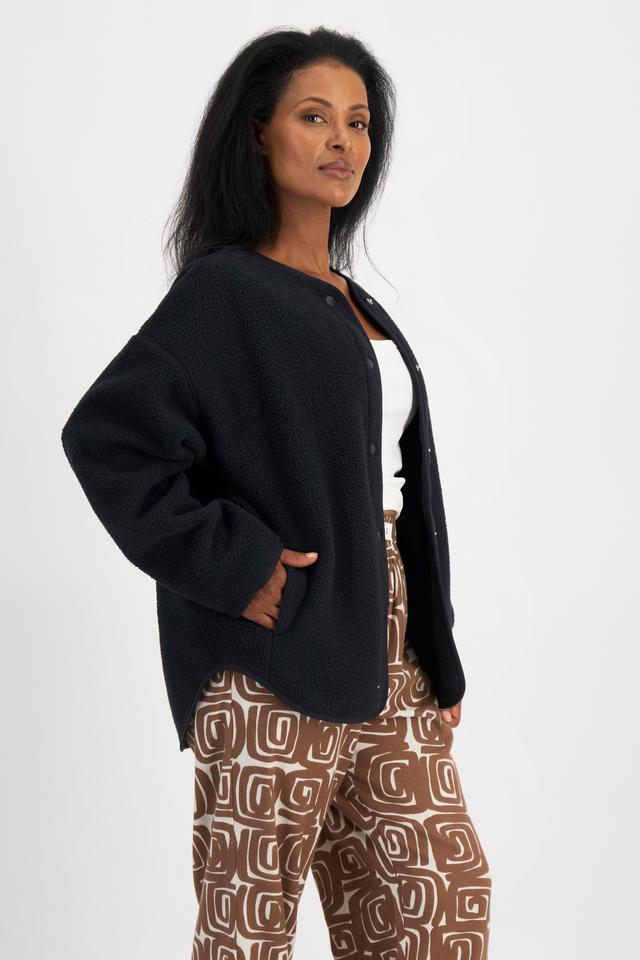 Senait (She/Her) wears size S and is 162cm tall with 79cm chest and 60cm waist