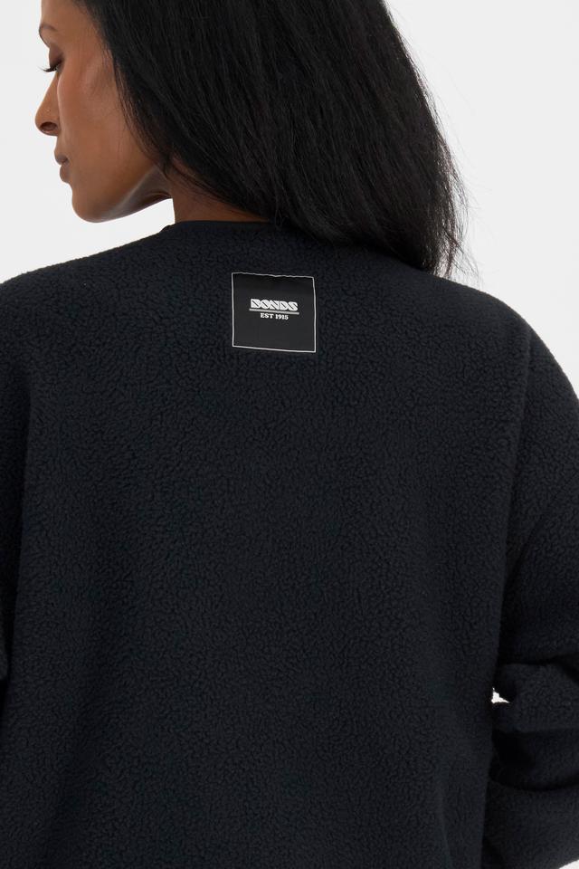 Senait (She/Her) wears size S and is 162cm tall with 79cm chest and 60cm waist