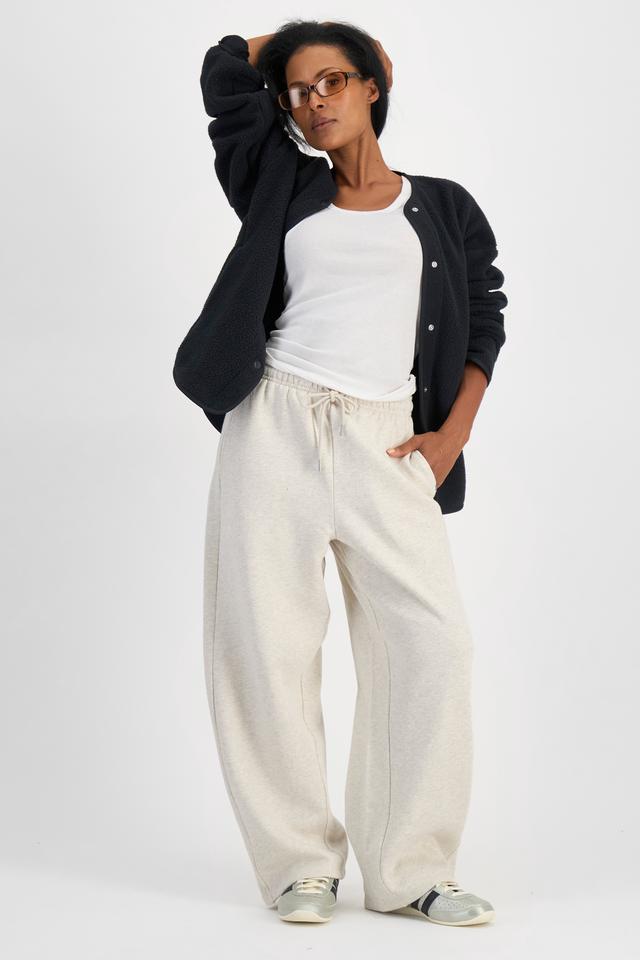 Senait (She/Her) wears size S and is 162cm tall with 79cm chest and 60cm waist