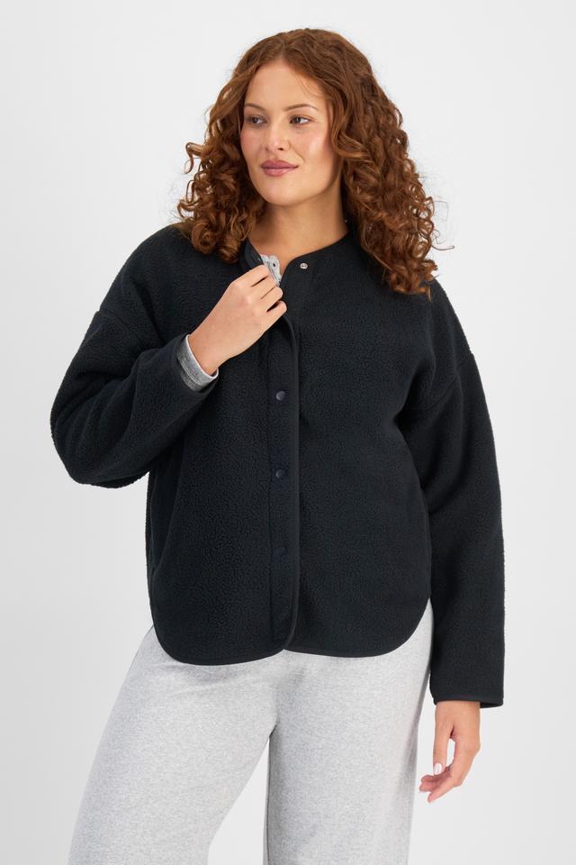 Cameron (She/Her) wears size L and is 179cm tall with 91cm chest and 74cm waist