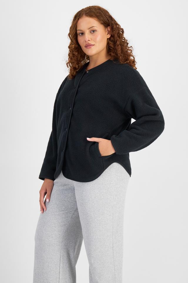 Cameron (She/Her) wears size L and is 179cm tall with 91cm chest and 74cm waist