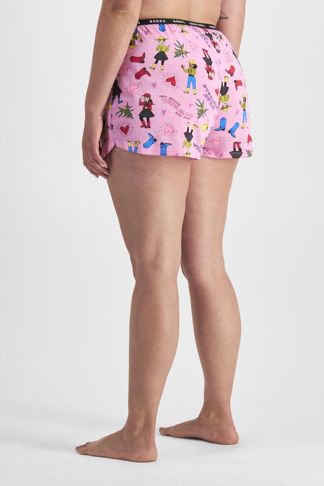 Chanel (She/Her) wears size L and is 176cm tall with 104cm chest and 89cm waist