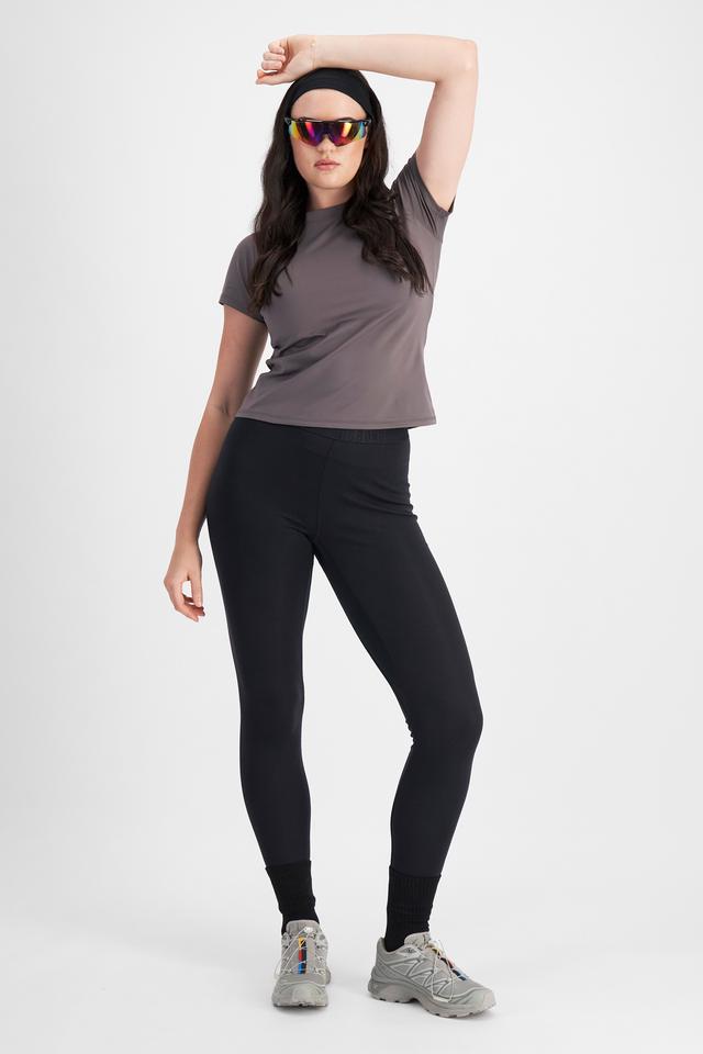 Jacqleen (She/Her) wears size L and is 183cm tall with 93cm chest and 73cm waist