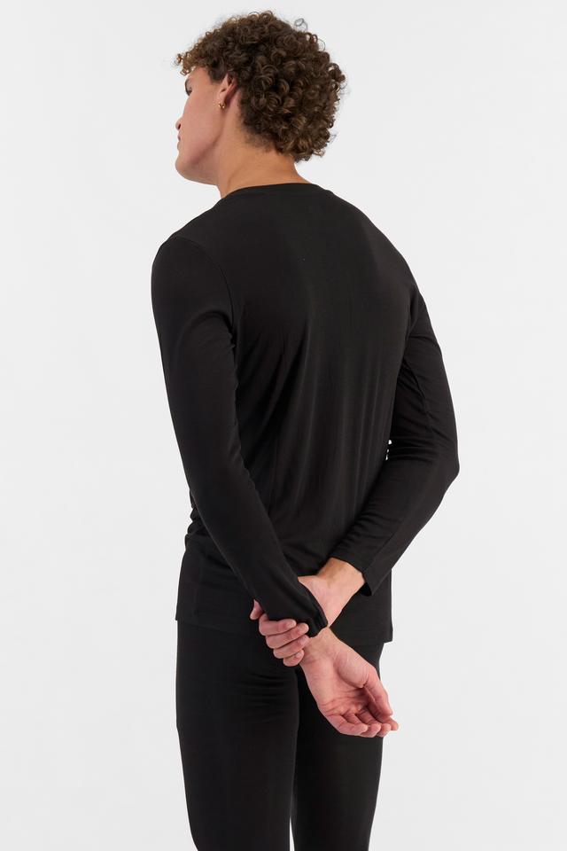 Kya (He/Him) wears size M and is 189cm tall with 99cm chest and 81cm waist