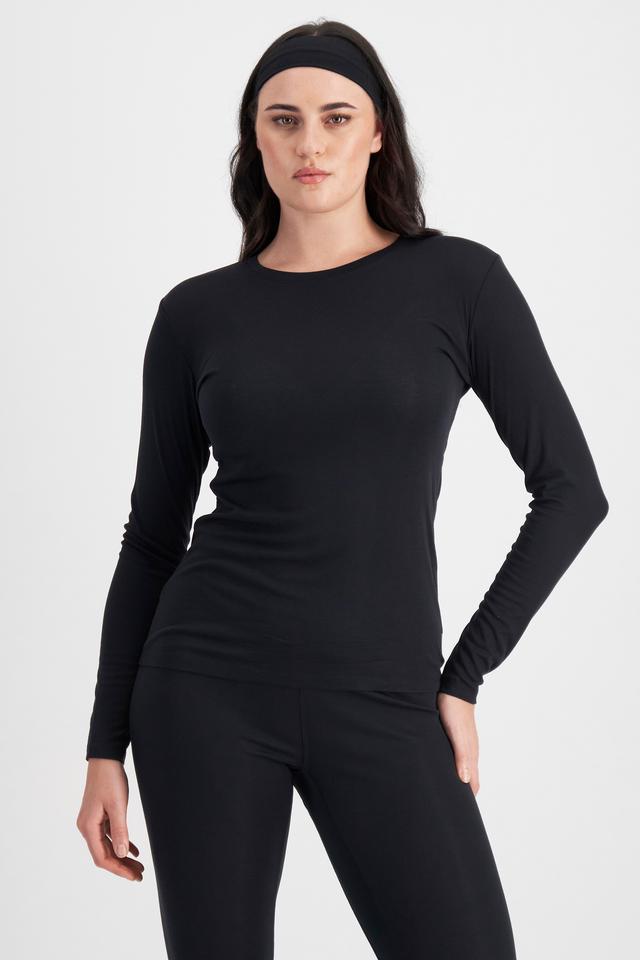 Jacqleen (She/Her) wears size L and is 183cm tall with 93cm chest and 73cm waist