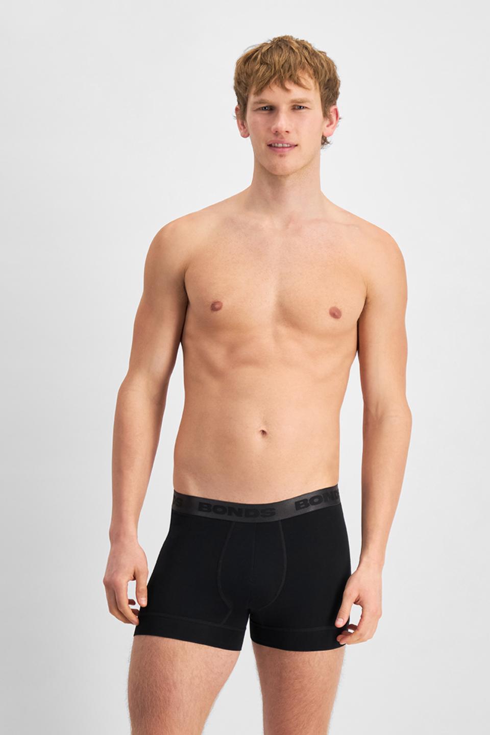 Max (He/Him) wears size Medium and is 189cm tall with 90cm chest and 73cm waist