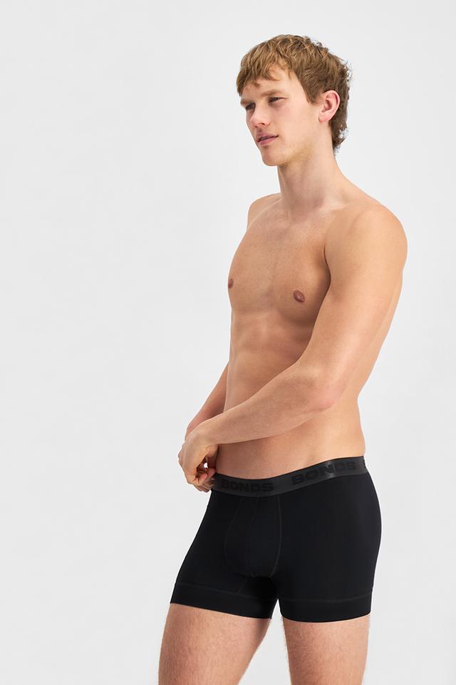 Max (He/Him) wears size Medium and is 189cm tall with 90cm chest and 73cm waist