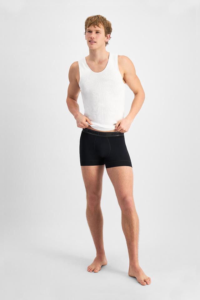Max (He/Him) wears size Medium and is 189cm tall with 90cm chest and 73cm waist