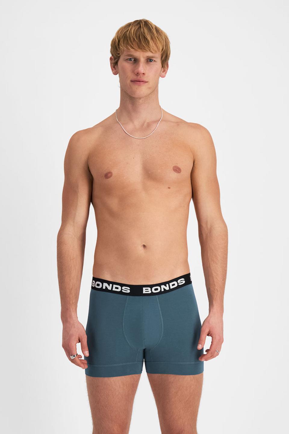 Max (He/Him) wears size Medium and is 189cm tall with 90cm chest and 73cm waist