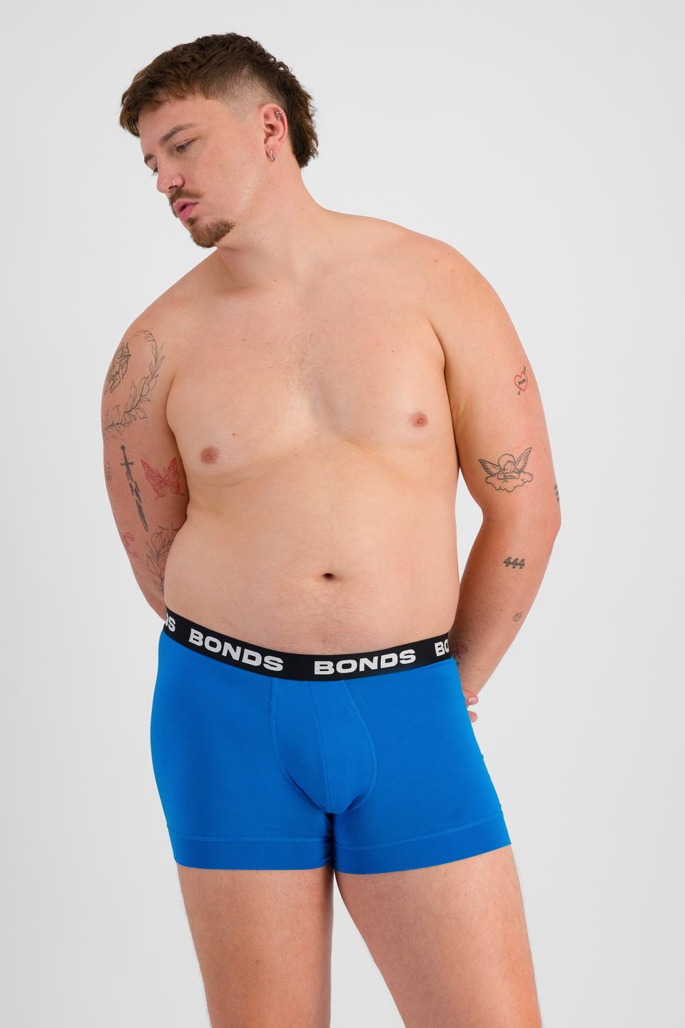 Jake (He/Him) wears size XL and is 195cm tall with 115cm chest and 106cm waist