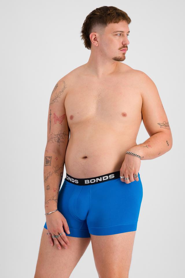Jake (He/Him) wears size XL and is 195cm tall with 115cm chest and 106cm waist