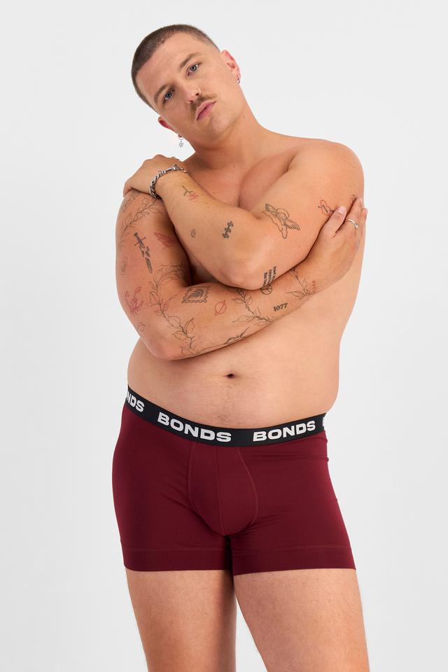 Jake (He/Him) wears size XL and is 195cm tall with 115.57cm chest and 106.68cm waist