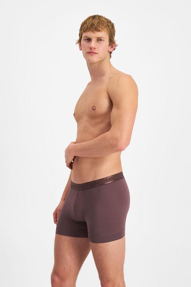Max (He/Him) wears size M and is 189cm tall with 90cm chest and 73cm waist
