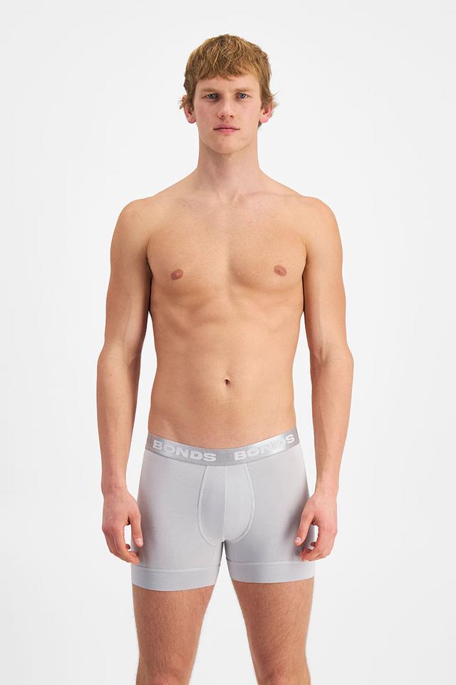 Max (He/Him) wears size M and is 189cm tall with 90cm chest and 73cm waist