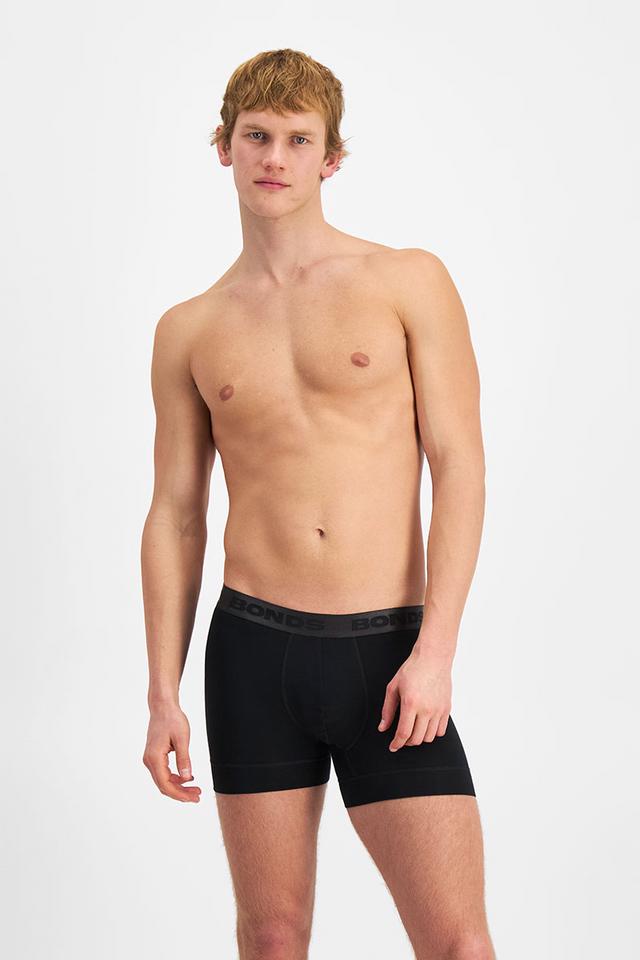 Max (He/Him) wears size M and is 189cm tall with 90cm chest and 73cm waist