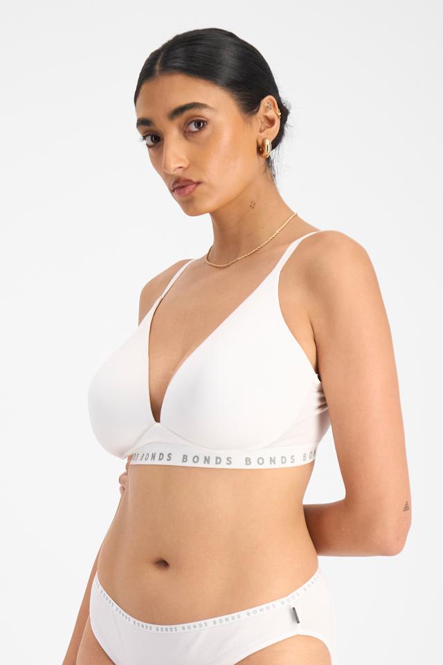 Mancie (She/Her) wears size 14 and is 178cm tall with 84cm chest and 71cm waist