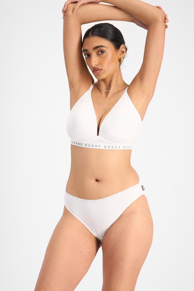 Mancie (She/Her) wears size 14 and is 178cm tall with 84cm chest and 71cm waist
