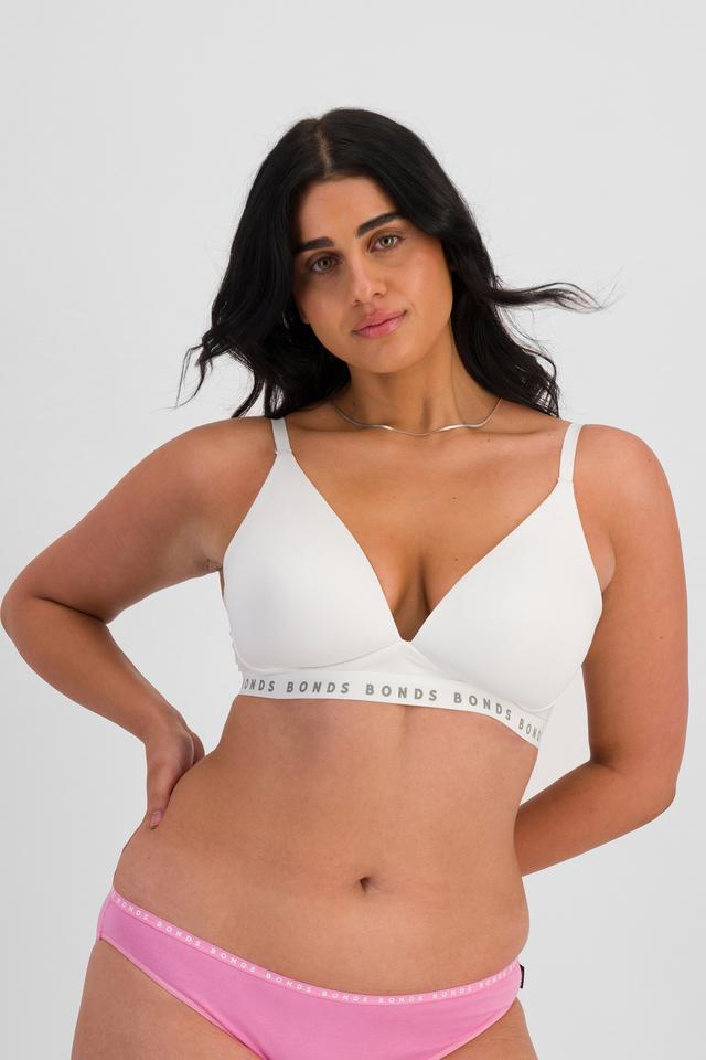 Peri (She/Her) wears size 12B and is 168cm tall with 81cm chest and 67cm waist