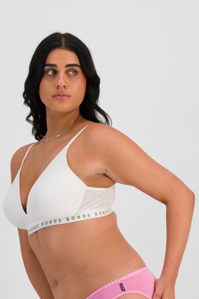 Peri (She/Her) wears size 12B and is 168cm tall with 81cm chest and 67cm waist