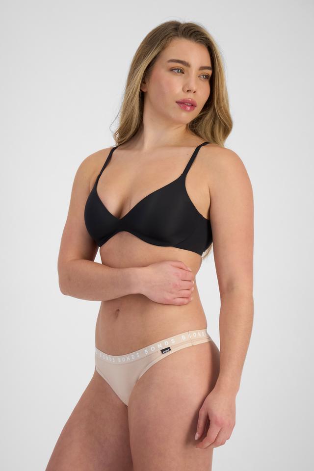 Sienna (She/Her) wears size 10 and is 164cm tall with cm chest and 71cm waist