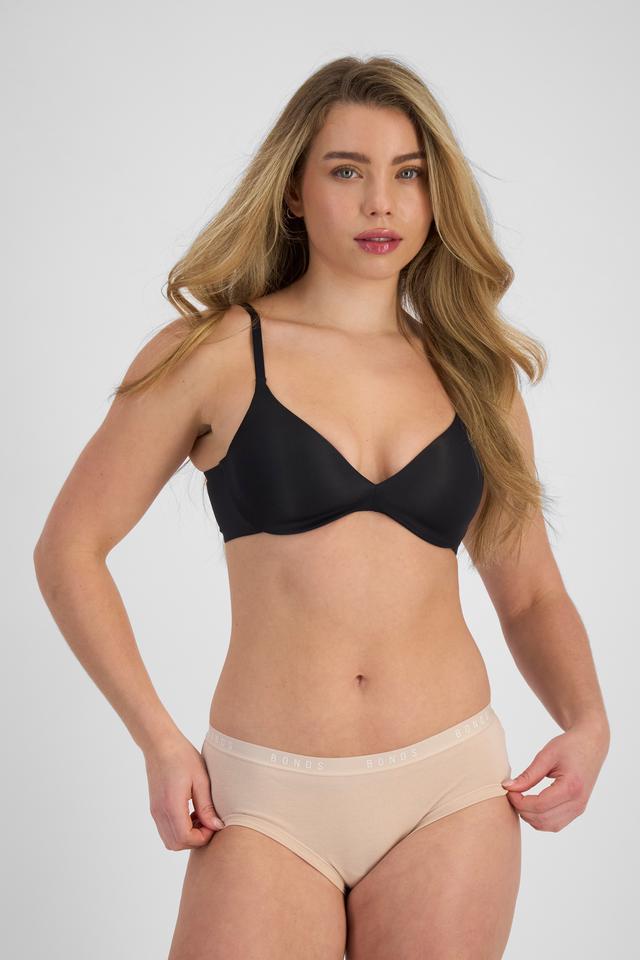 Sienna (She/Her) wears size 10 and is 164cm tall with cm chest and 71cm waist