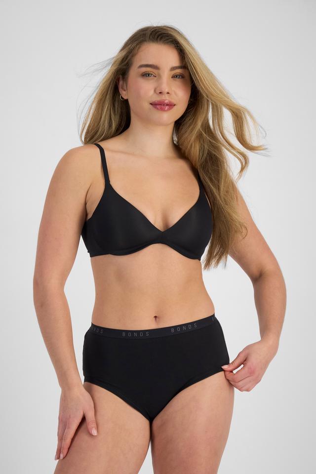 Sienna (She/Her) wears size 10 and is 164cm tall with cm chest and 71cm waist